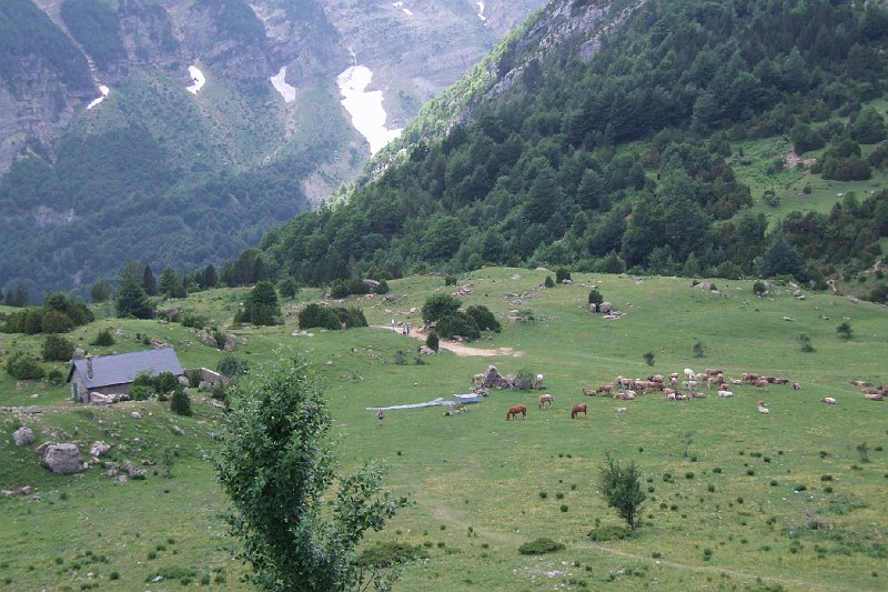 2008-07-09,16-22-16,refuge de La Larri.jpg